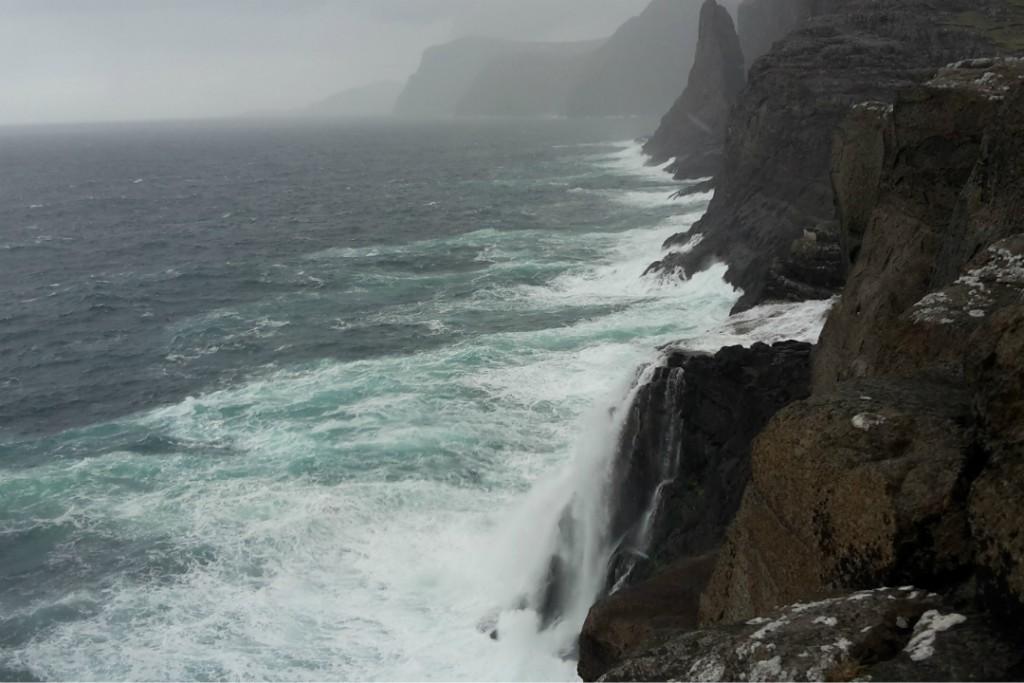 Bøsdalafossur waterfall, Lake Leitisvatn/Sørvágsvatn