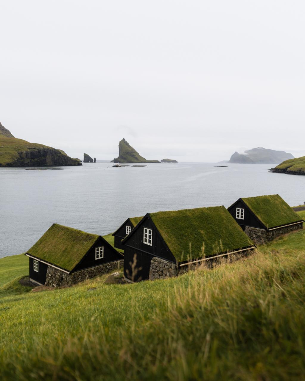 The View, Bøur