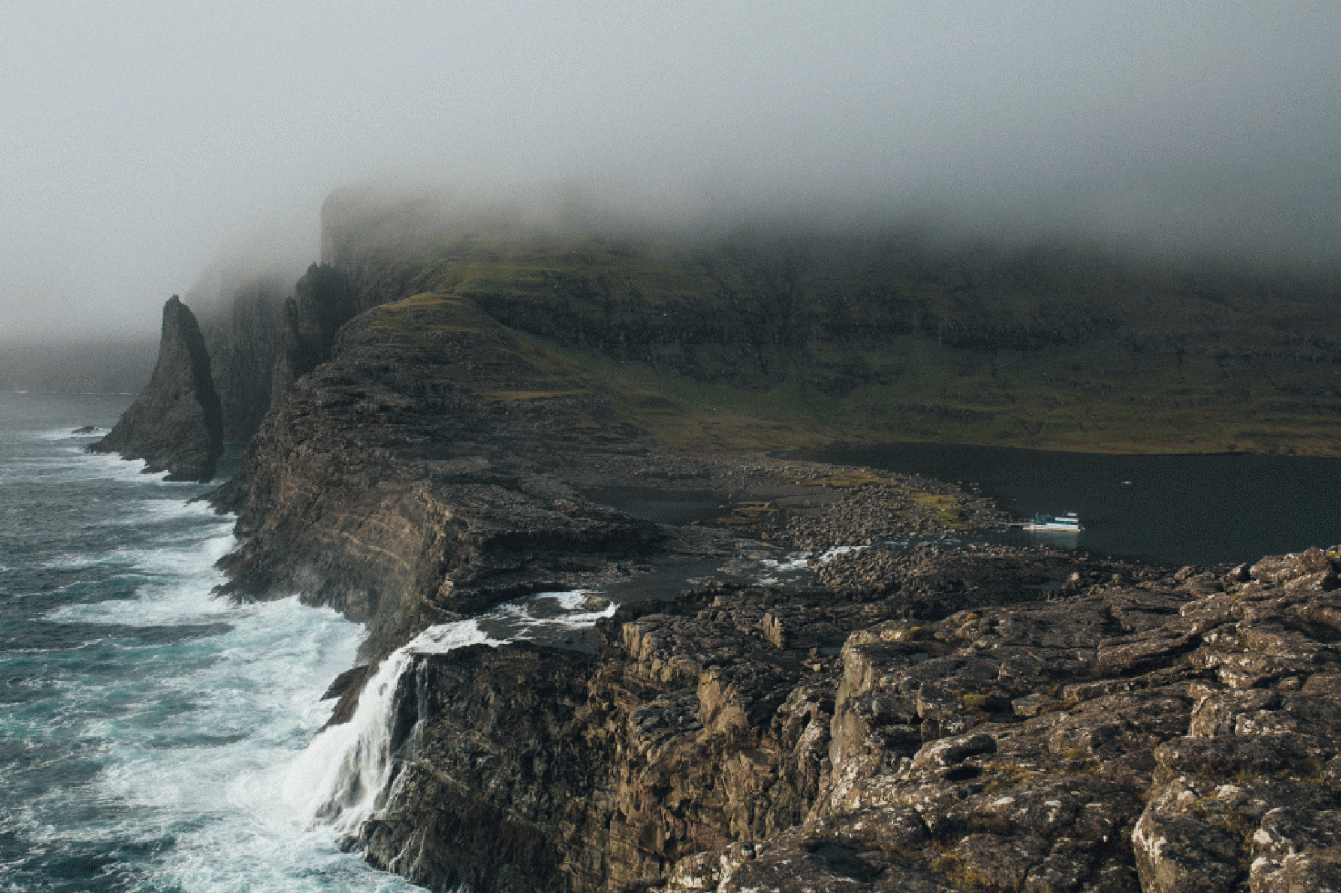 Bøsdslafossur and Geituskoradrangur. Image by Janis Krakops