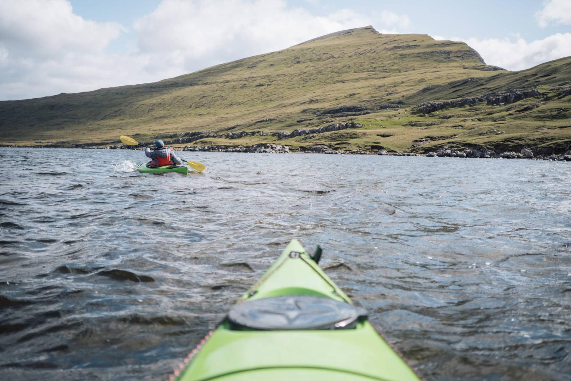 Kayaking on Lake Leitisvatn/Sørvágsvatn