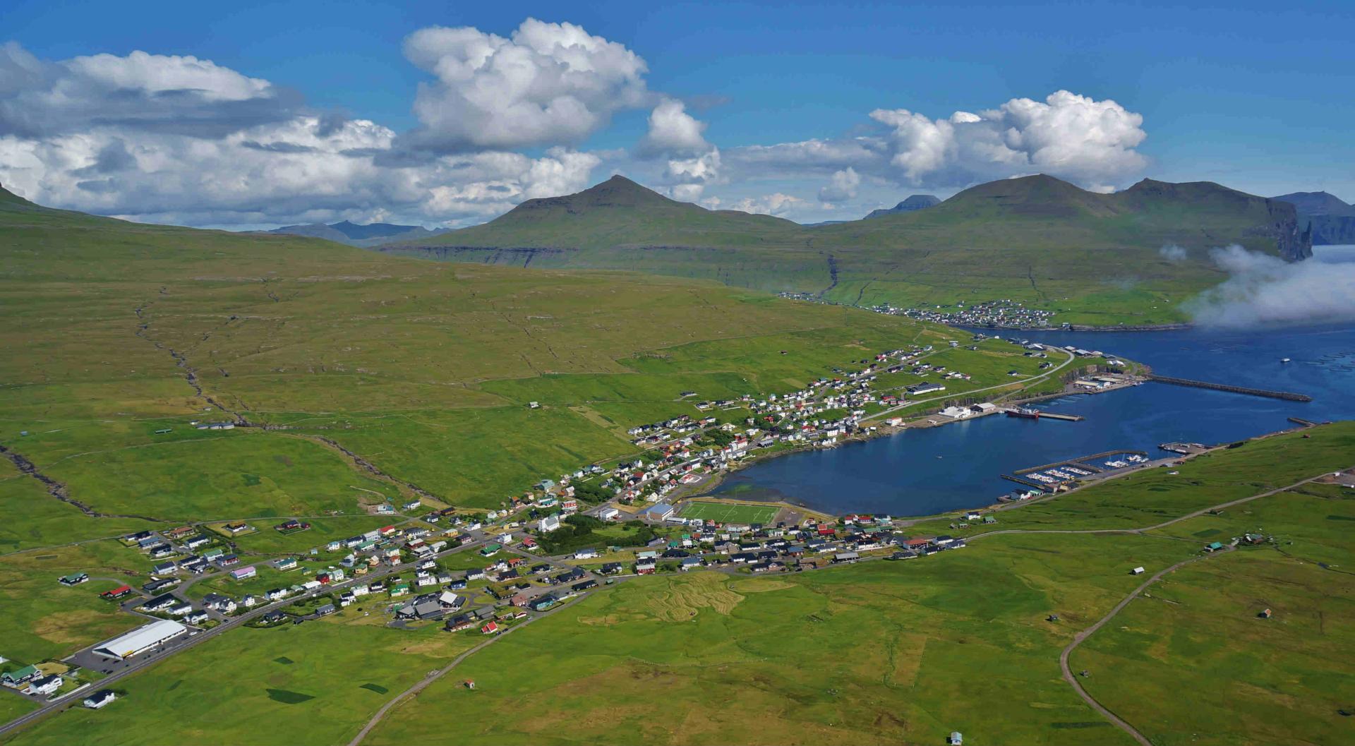 The village of Miðvágur