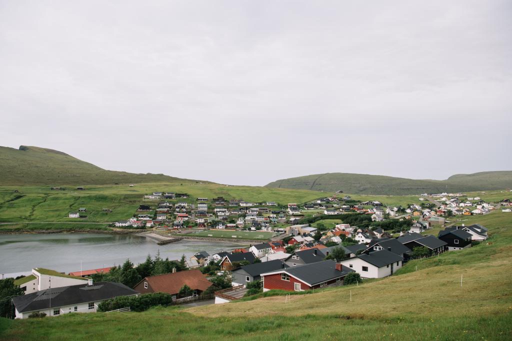 The village of Miðvágur