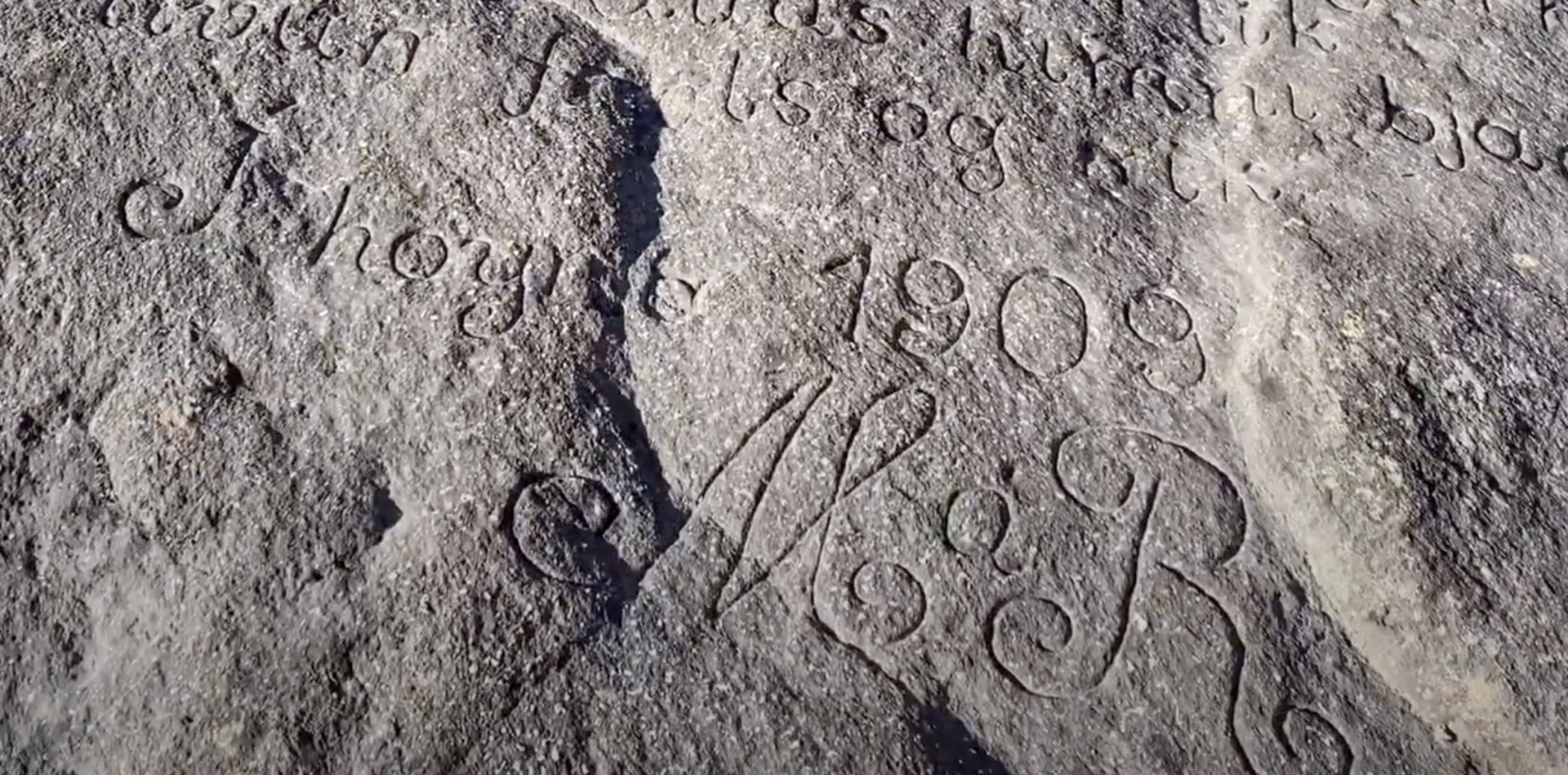 Mikkjal á Ryggi, poem carved in stone