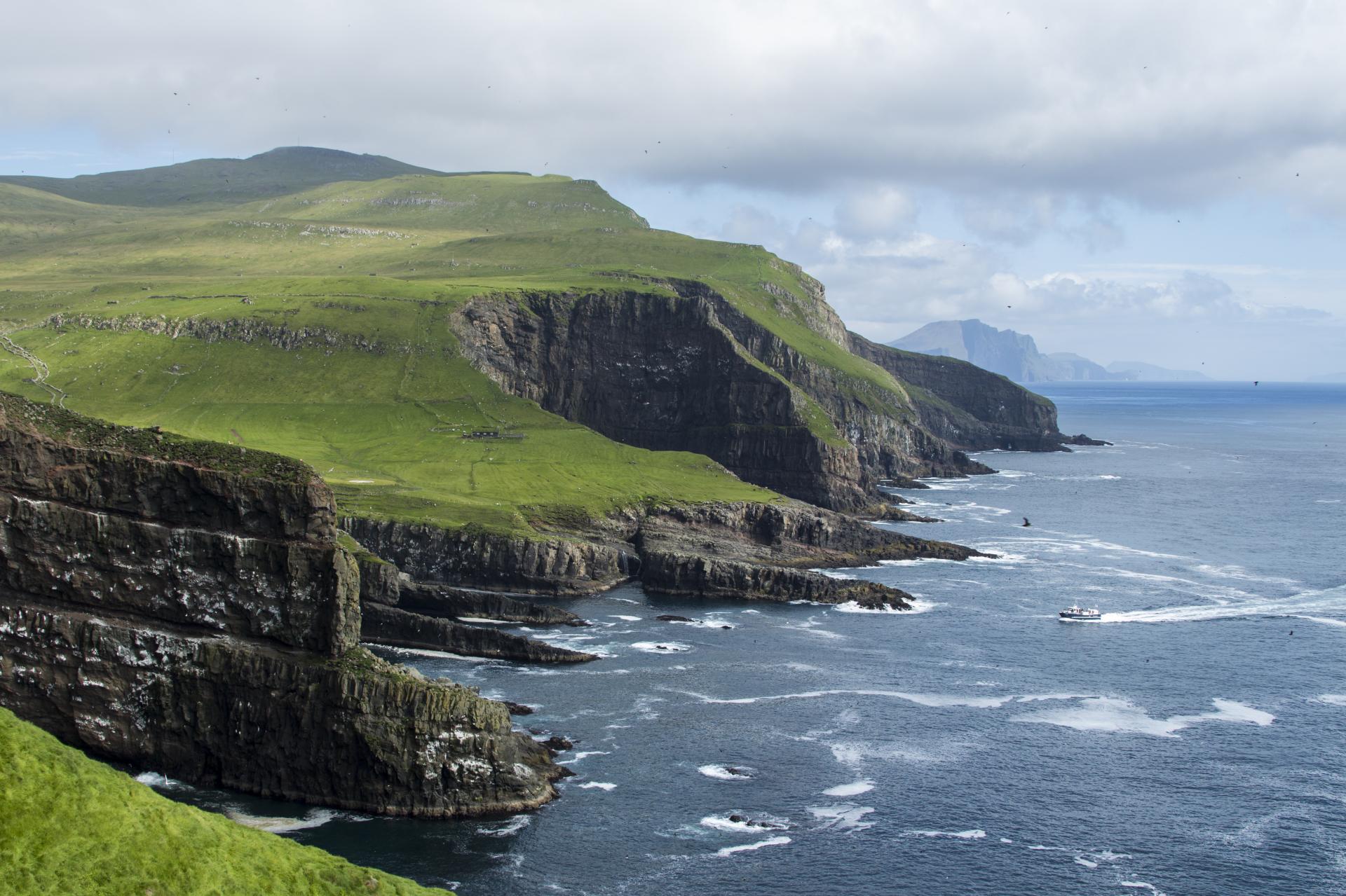 Ferry to Mykines